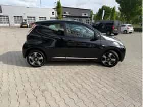 Toyota Aygo (2015) thumbnail 3