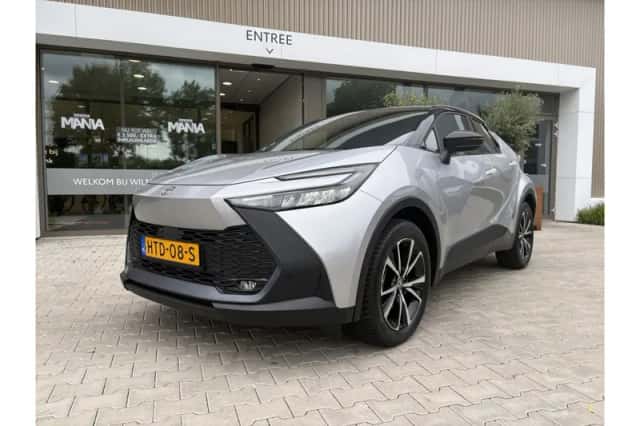 Toyota C-HR (2025) thumbnail 1