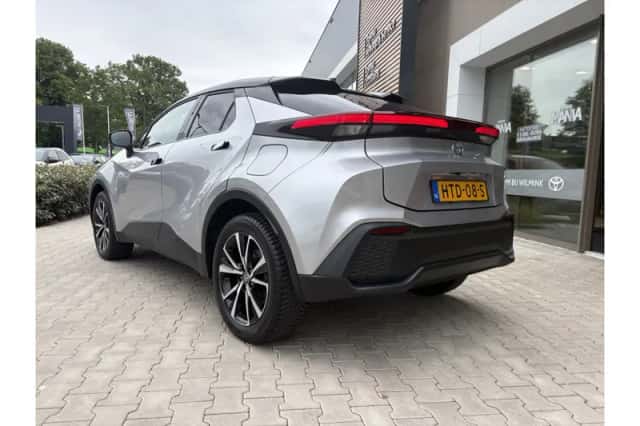 Toyota C-HR (2025) thumbnail 3