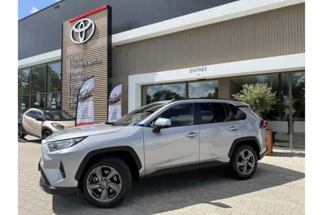 Toyota RAV4 (2021) thumbnail 2