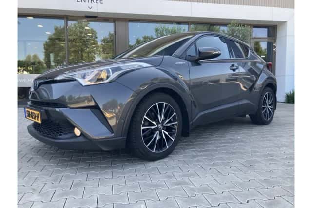 Toyota C-HR (2017) thumbnail 1