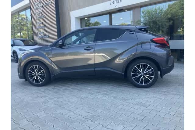Toyota C-HR (2017) thumbnail 2