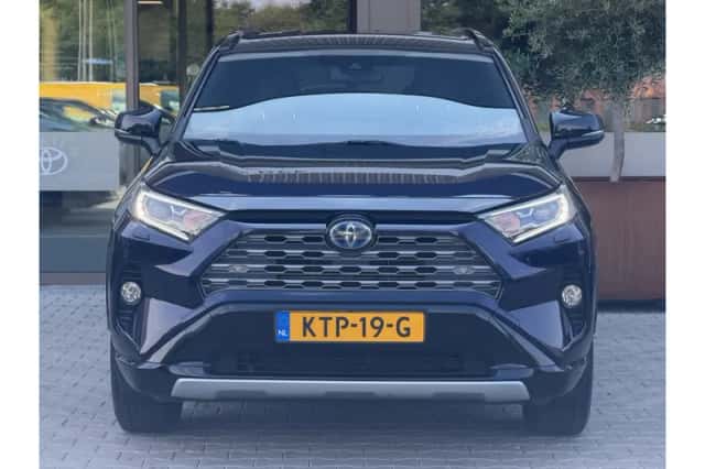 Toyota RAV4 (2020) thumbnail 2