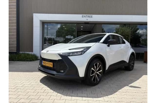 Toyota C-HR (2025) thumbnail 1