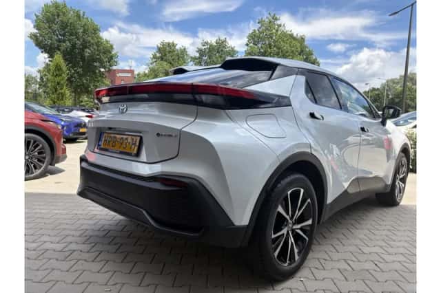 Toyota C-HR (2025) thumbnail 6