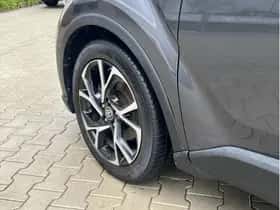 Toyota C-HR (2020) thumbnail 5
