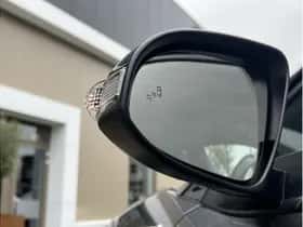Toyota C-HR (2020) thumbnail 8