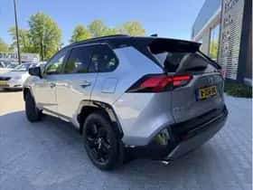 Toyota RAV4 (2021) thumbnail 5