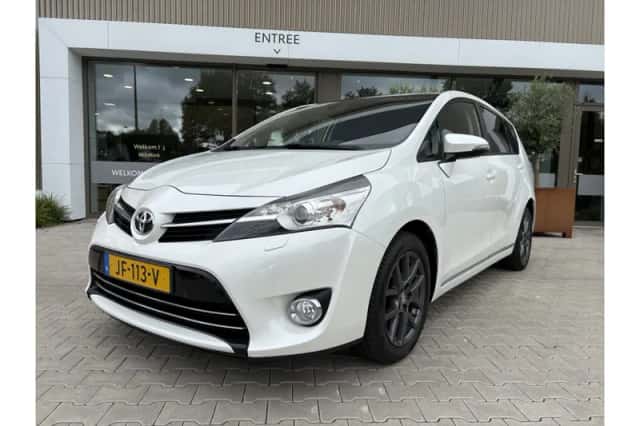 Toyota Verso (2016) thumbnail 1