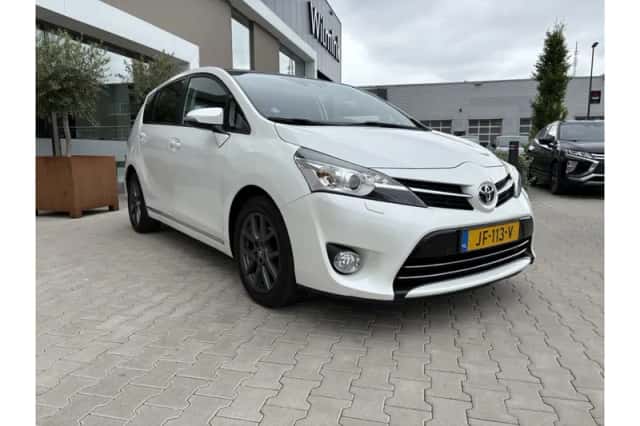 Toyota Verso (2016) thumbnail 2