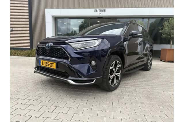 Toyota RAV4 (2021) thumbnail 2