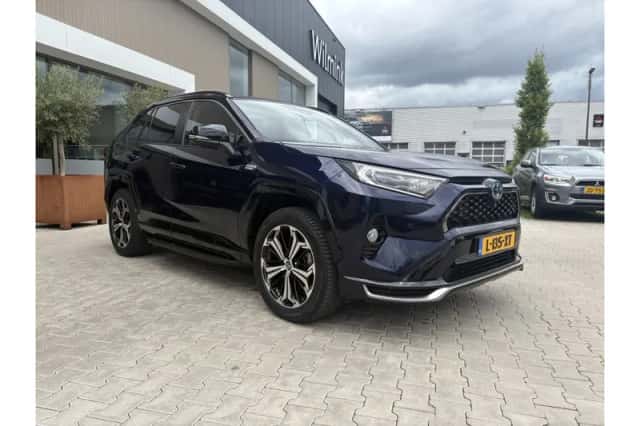 Toyota RAV4 (2021) thumbnail 3