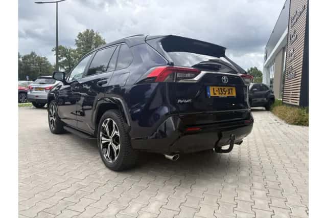 Toyota RAV4 (2021) thumbnail 5