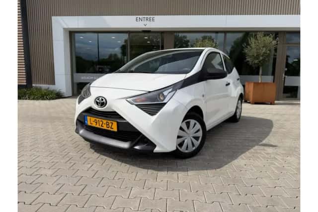 Toyota Aygo (2021) thumbnail 1