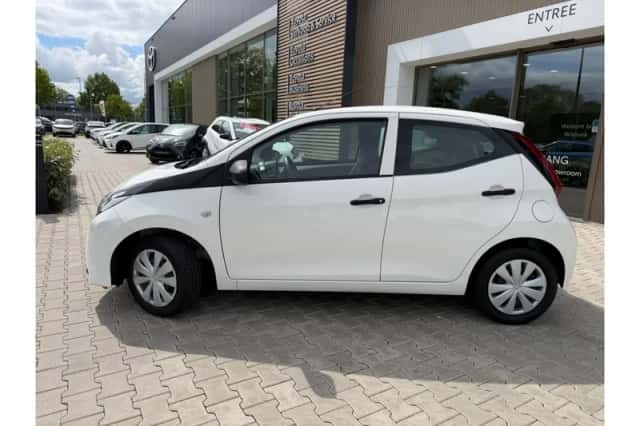 Toyota Aygo (2021) thumbnail 2