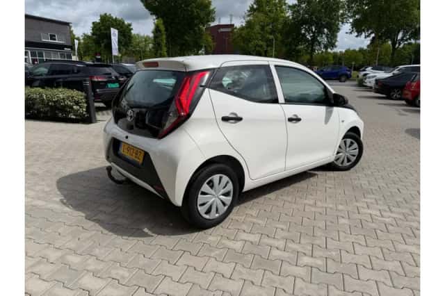 Toyota Aygo (2021) thumbnail 3