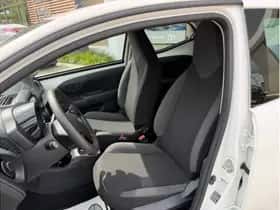 Toyota Aygo (2021) thumbnail 9