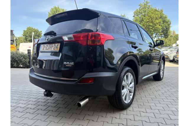 Toyota RAV4 (2015) thumbnail 4