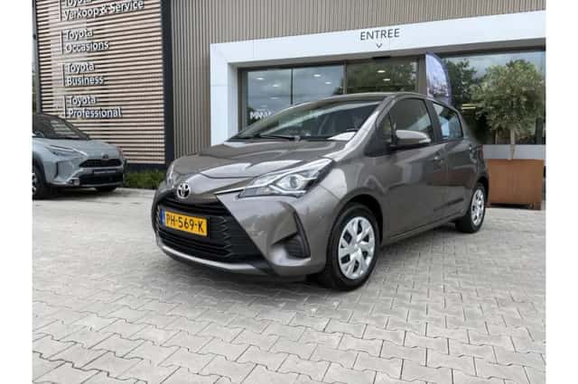 Toyota Yaris (2017) thumbnail 1