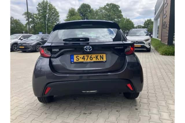 Toyota Yaris (2022) thumbnail 4