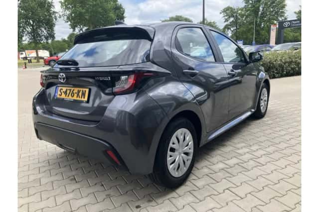 Toyota Yaris (2022) thumbnail 5