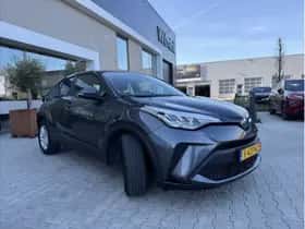Toyota C-HR (2023) thumbnail 3