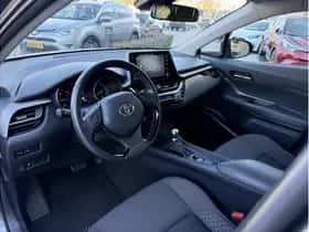 Toyota C-HR (2023) thumbnail 4