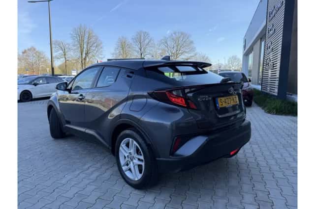 Toyota C-HR (2023) thumbnail 5