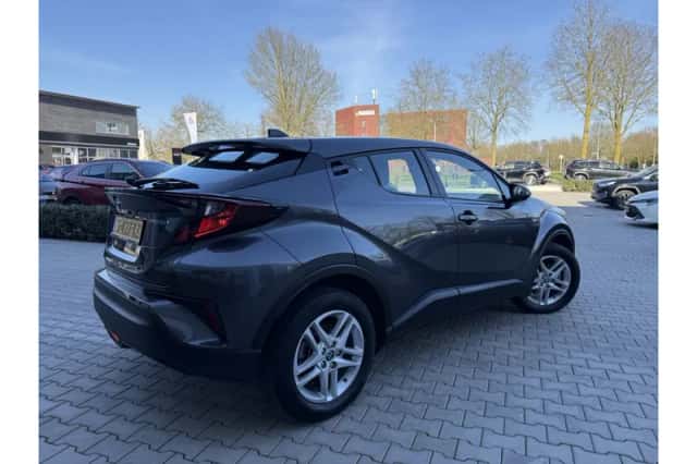 Toyota C-HR (2023) thumbnail 6