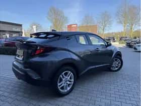 Toyota C-HR (2023) thumbnail 6