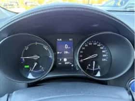 Toyota C-HR (2023) thumbnail 7