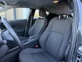 Toyota C-HR (2023) thumbnail 9