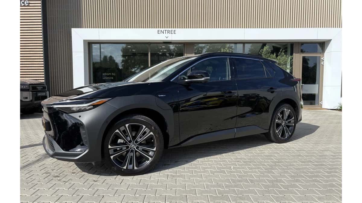 Toyota bZ4X (2025) — foto 1