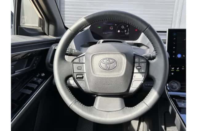 Toyota bZ4X (2025) thumbnail 5