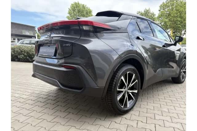 Toyota C-HR (2025) thumbnail 3