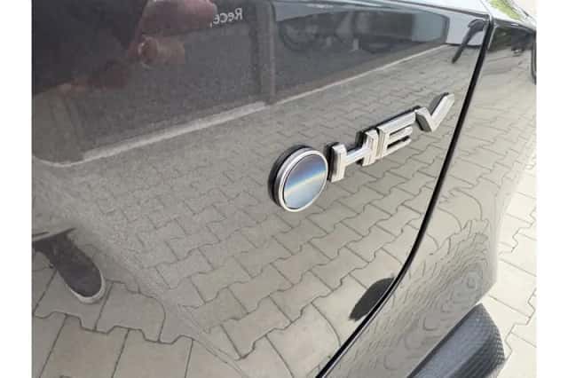 Toyota C-HR (2025) thumbnail 6