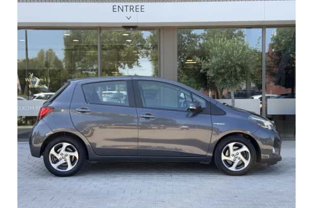 Toyota Yaris (2015) thumbnail 4
