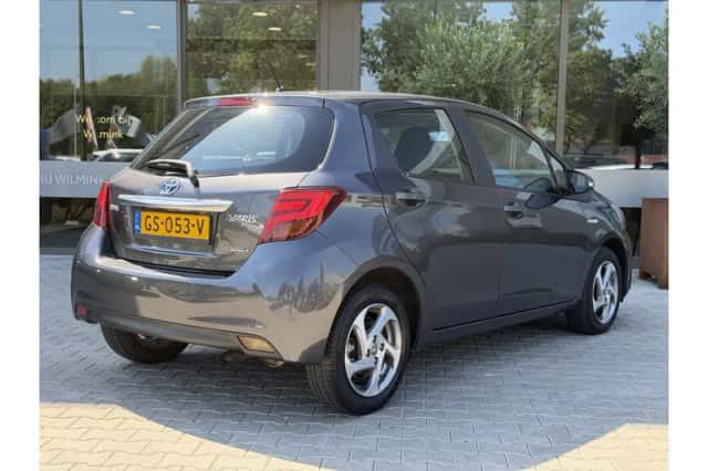 Toyota Yaris (2015) thumbnail 5