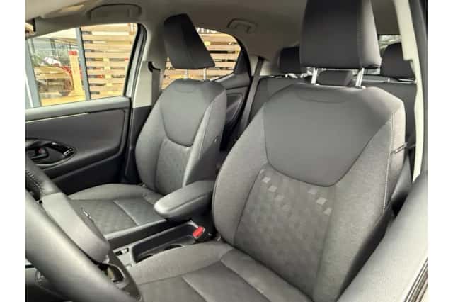 Toyota Yaris (2024) thumbnail 4