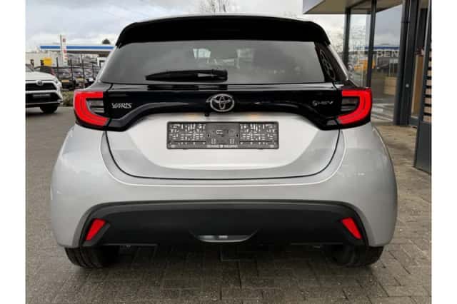Toyota Yaris (2024) thumbnail 5