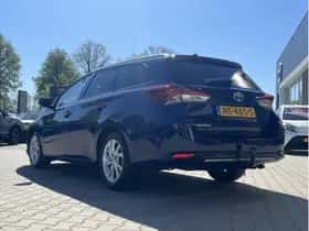 Toyota Auris (2017) thumbnail 3