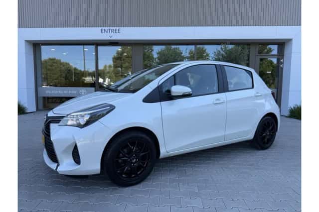 Toyota Yaris (2016) thumbnail 1