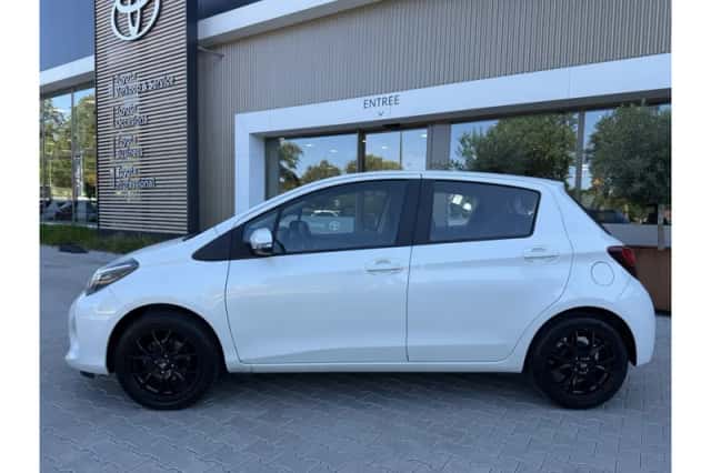 Toyota Yaris (2016) thumbnail 2