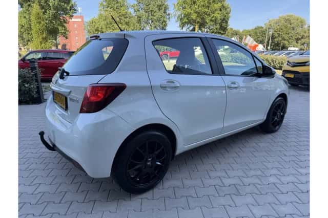 Toyota Yaris (2016) thumbnail 4