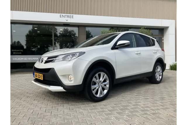Toyota RAV4 (2015) thumbnail 1