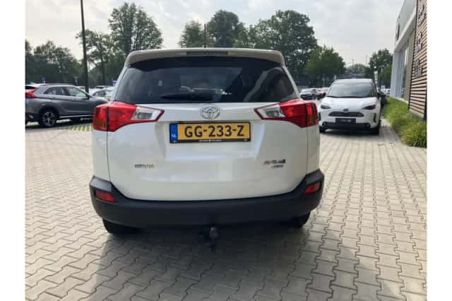Toyota RAV4 (2015) thumbnail 4