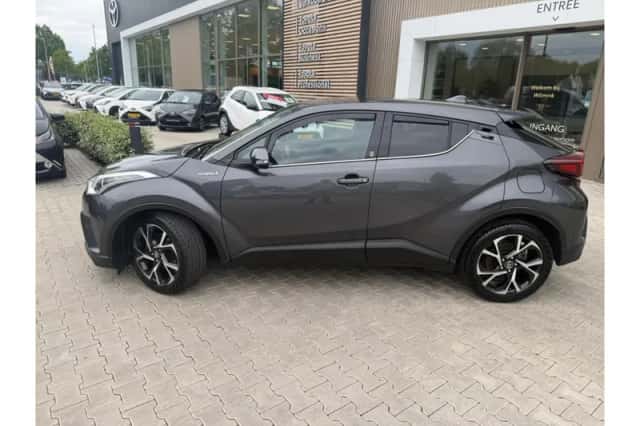 Toyota C-HR (2019) thumbnail 2