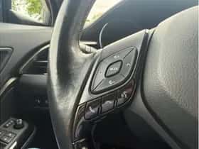 Toyota C-HR (2019) thumbnail 16