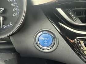 Toyota C-HR (2019) thumbnail 18