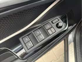 Toyota C-HR (2019) thumbnail 20
